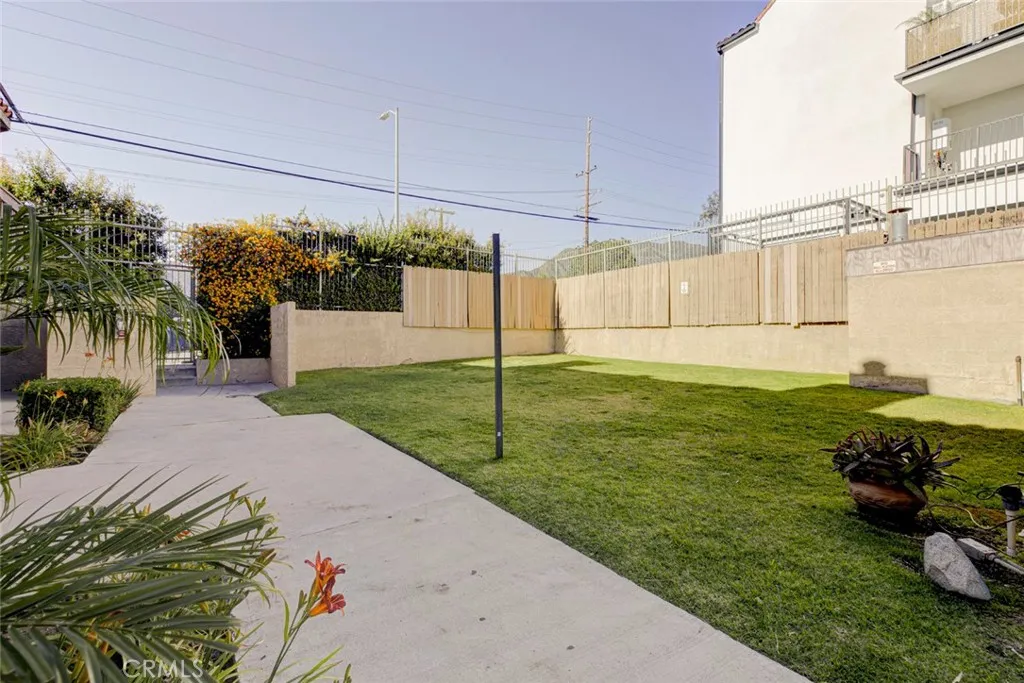 10260 Plainview Avenue Unit 22, Tujunga, CA 91042