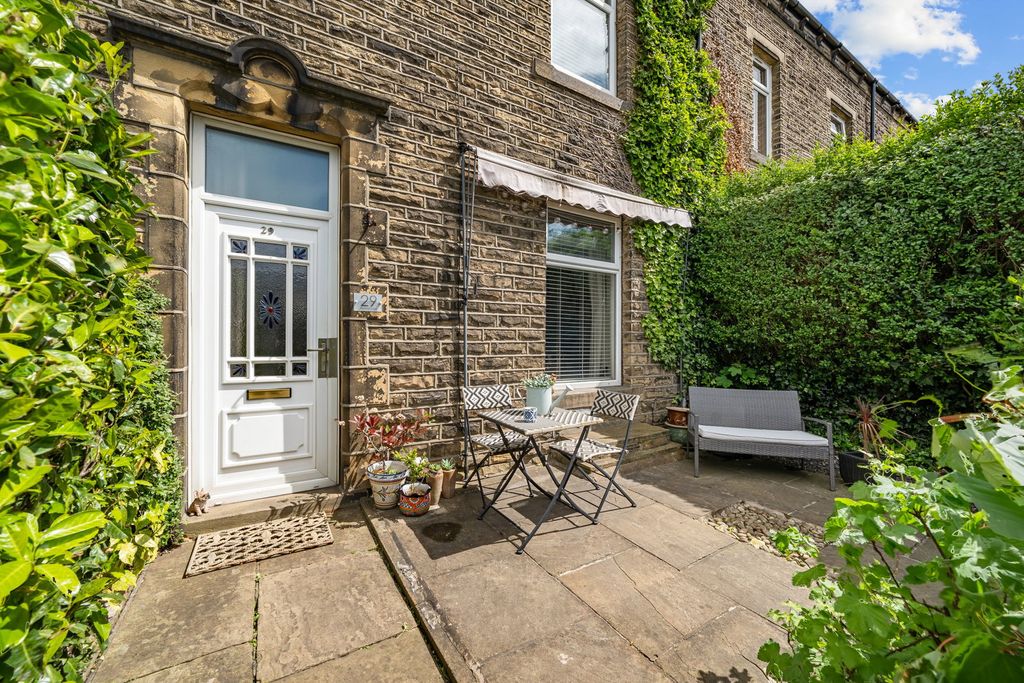 4 bed terraced house for saleJepson Lane, Elland HX5