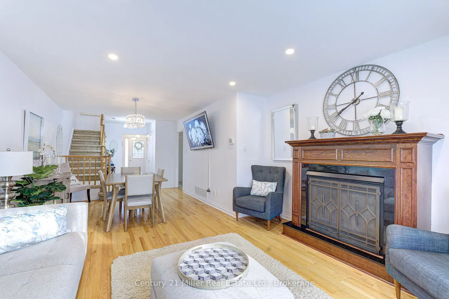 2256 Margot Street photo 4