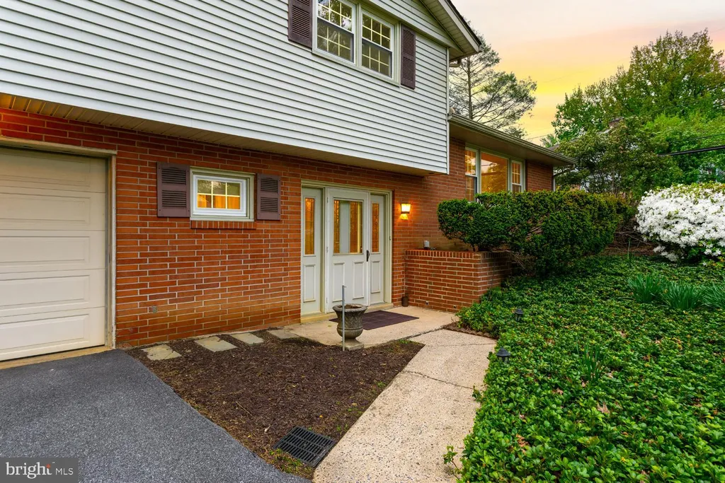 1907 Robindale Avenue, Lancaster, PA 17601 photo 2