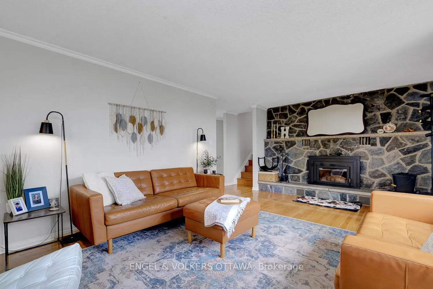 2963 Roger Stevens Drive photo 2