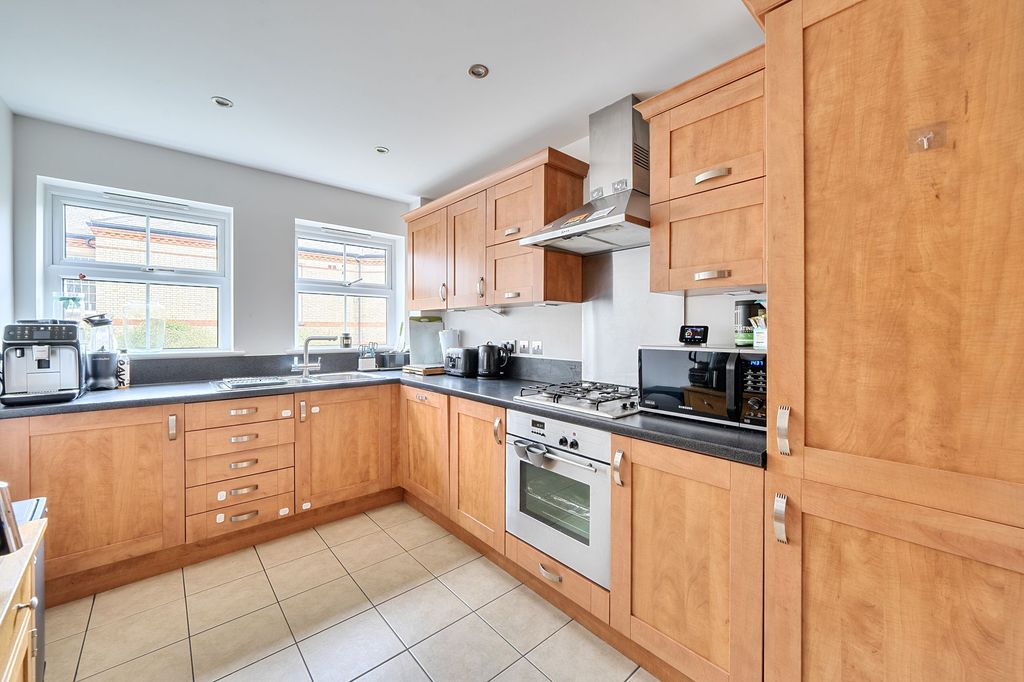 Additional image 3 of 3 bed flat for saleHorton Crescent, Epsom KT19