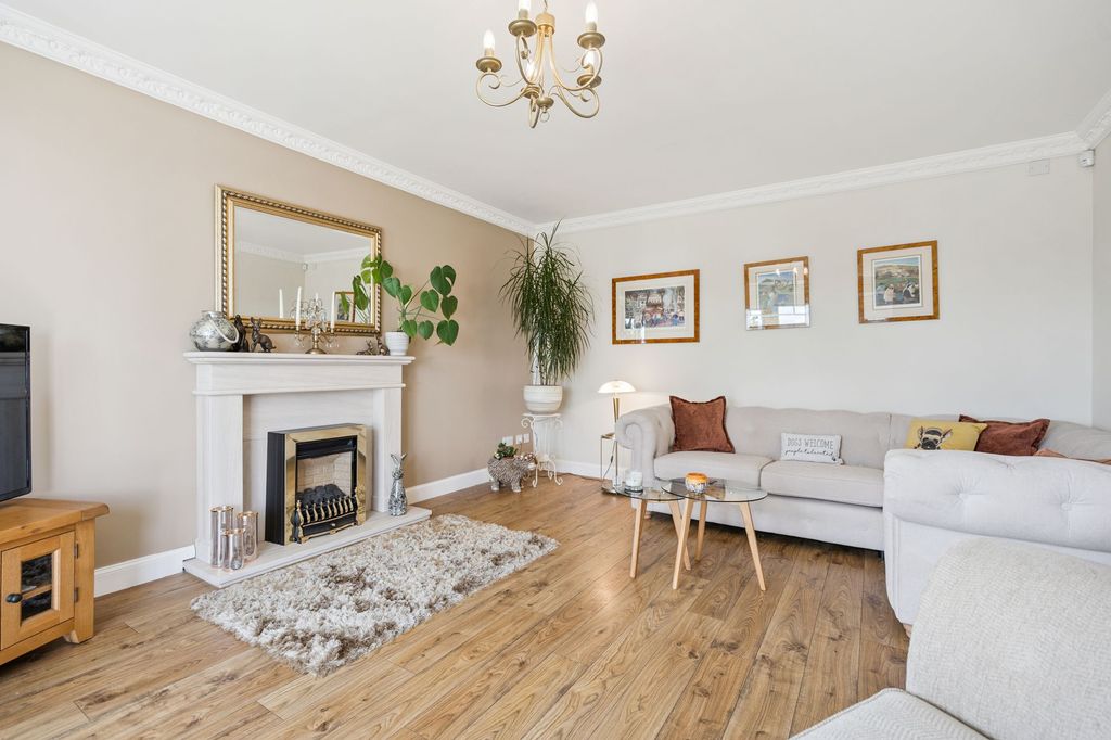 4 bed detached house for saleWillison Crescent, Tillicoultry FK13 photo 3
