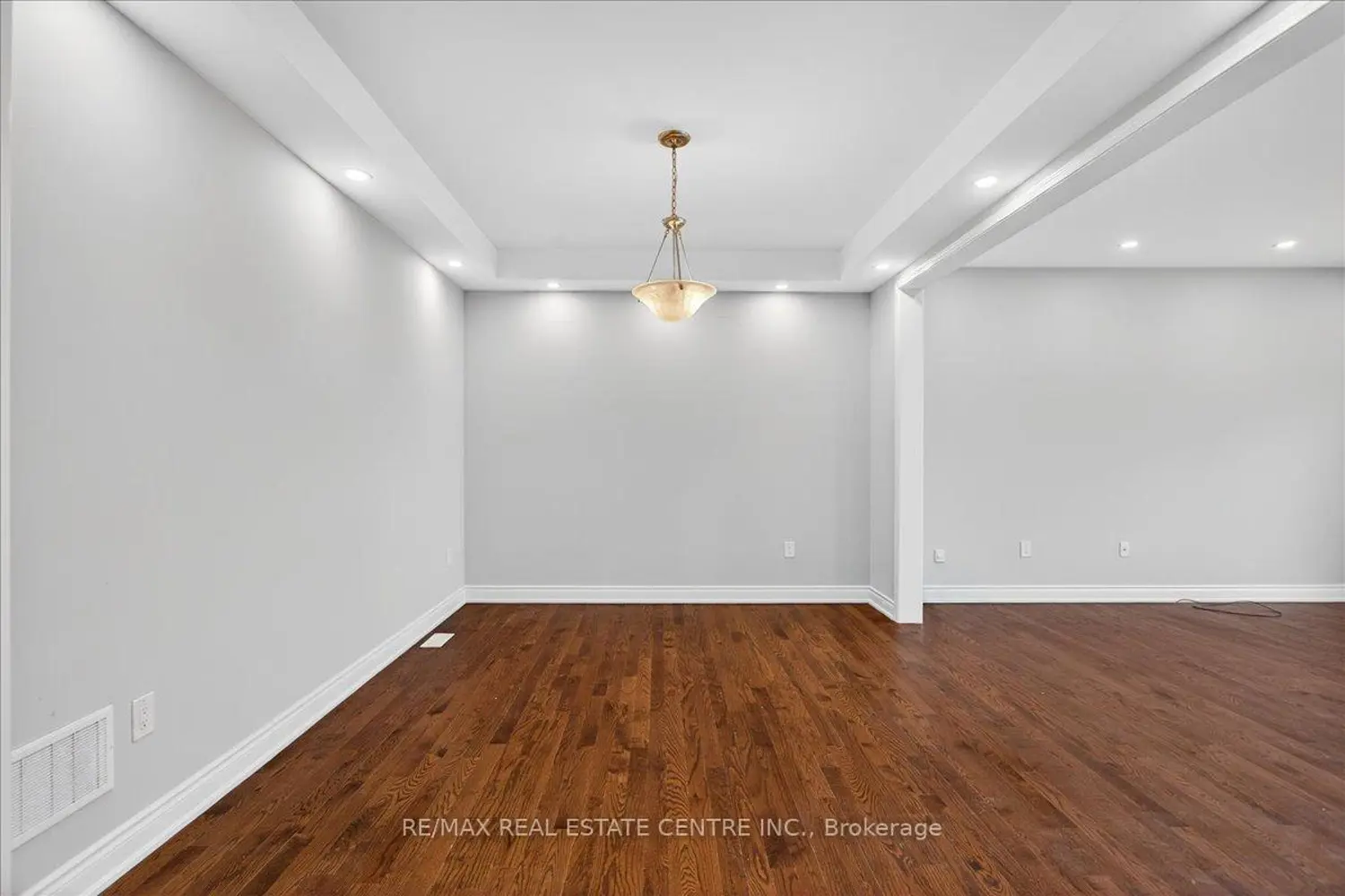249 Hinton Terrace photo 2