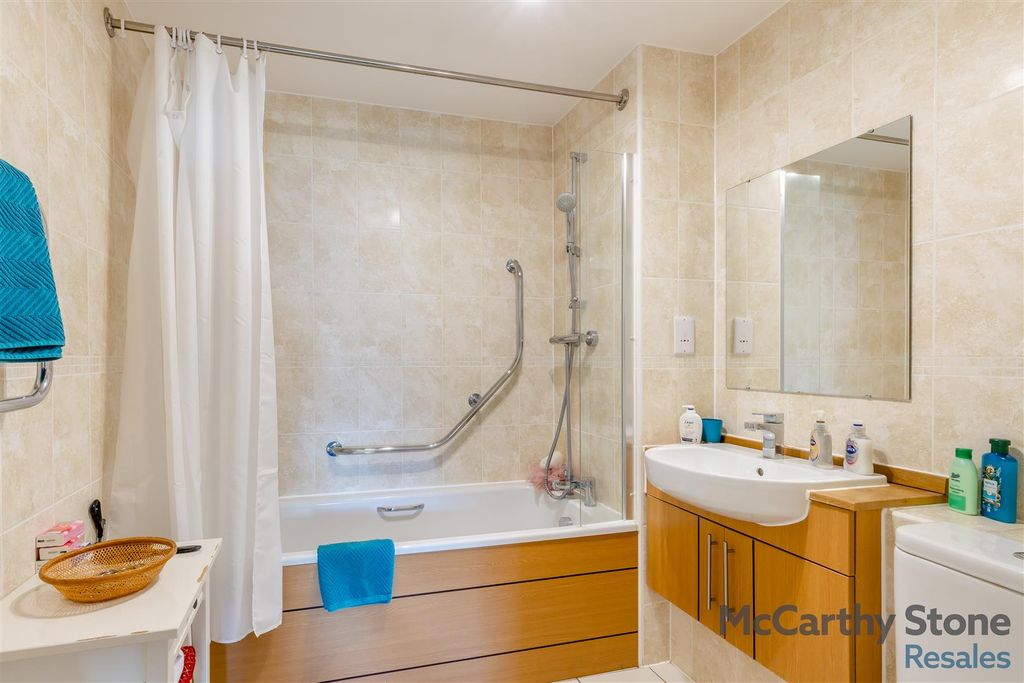 Additional image 9 of 2 bed flat for saleElliott Court, High Street North, Dunstable LU6