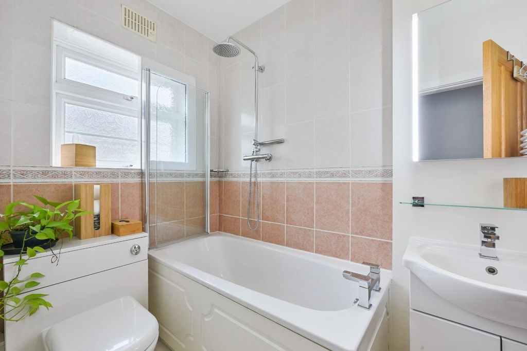 Additional image 10 of 3 bed flat for saleChrist Church Mount, Epsom KT19