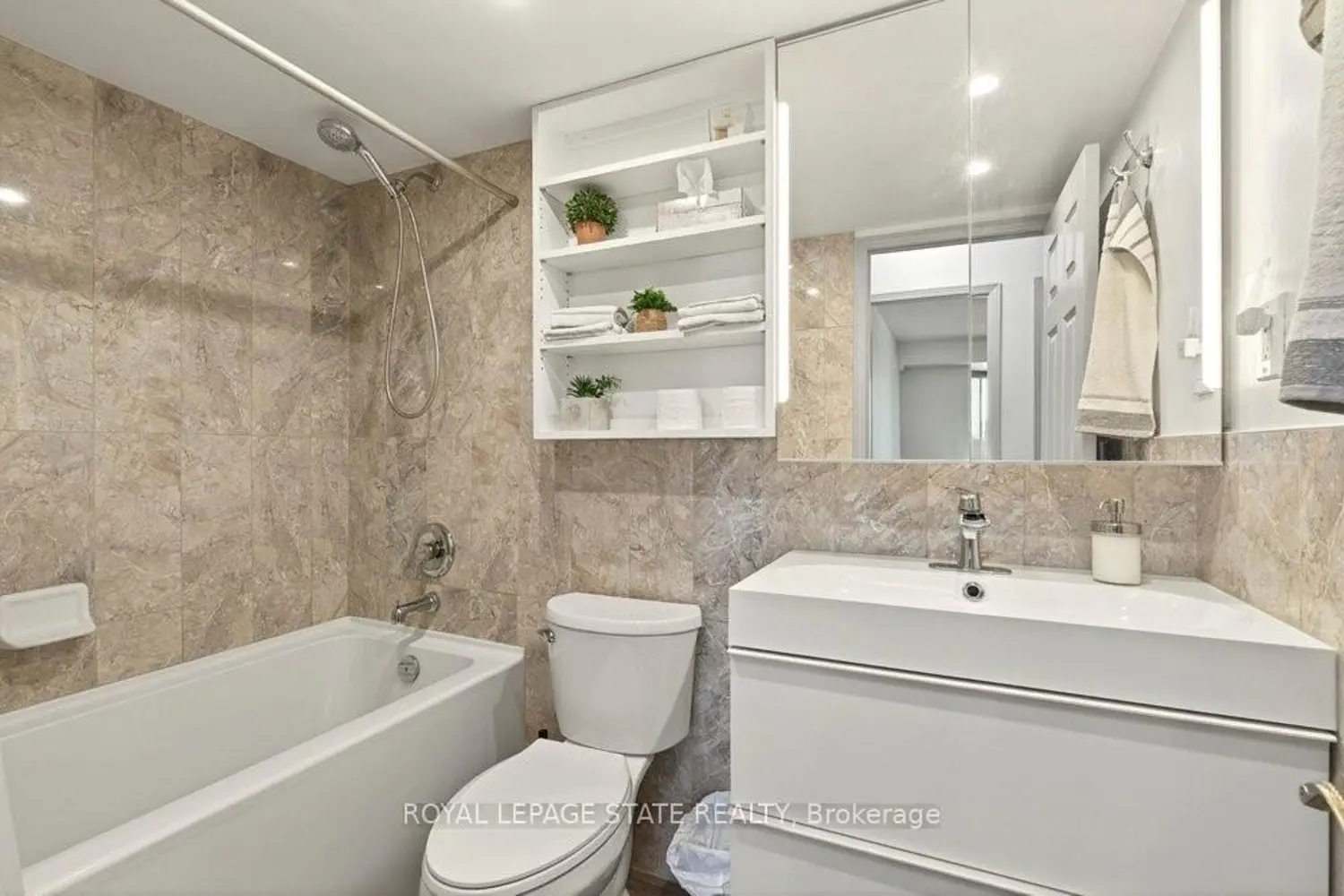 Additional image 14 of 165 Bold Street 403