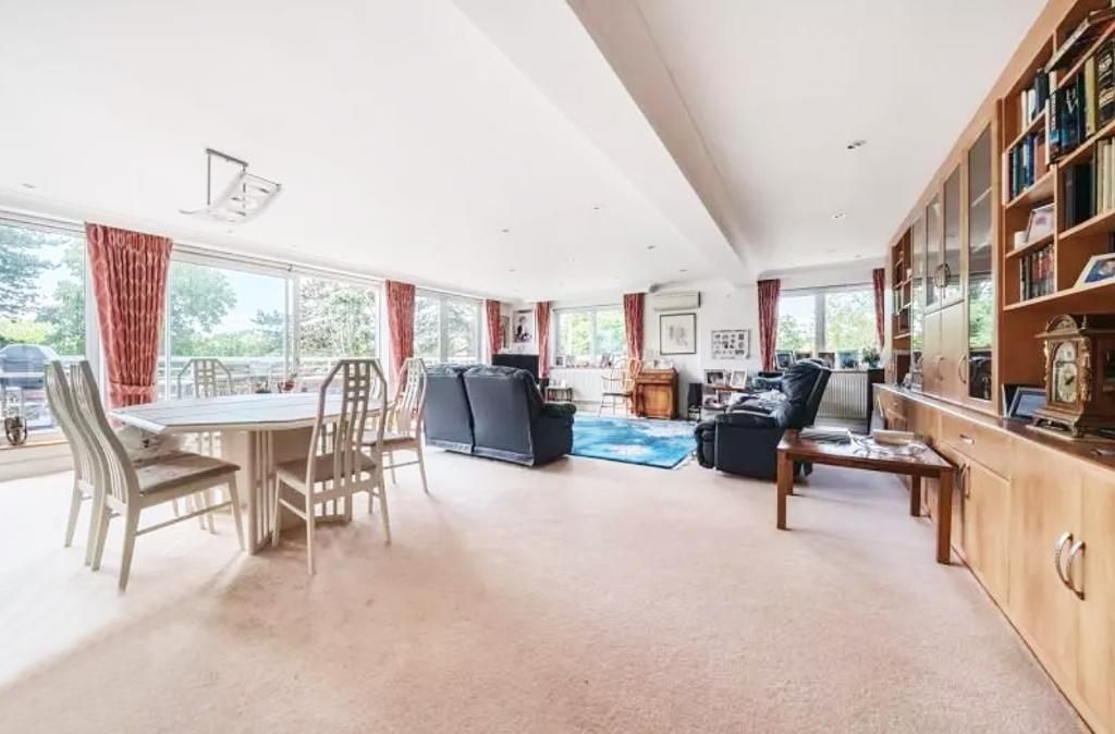 2 bed flat for saleLeamington House, Stonegrove, Edgware, Middlesex HA8