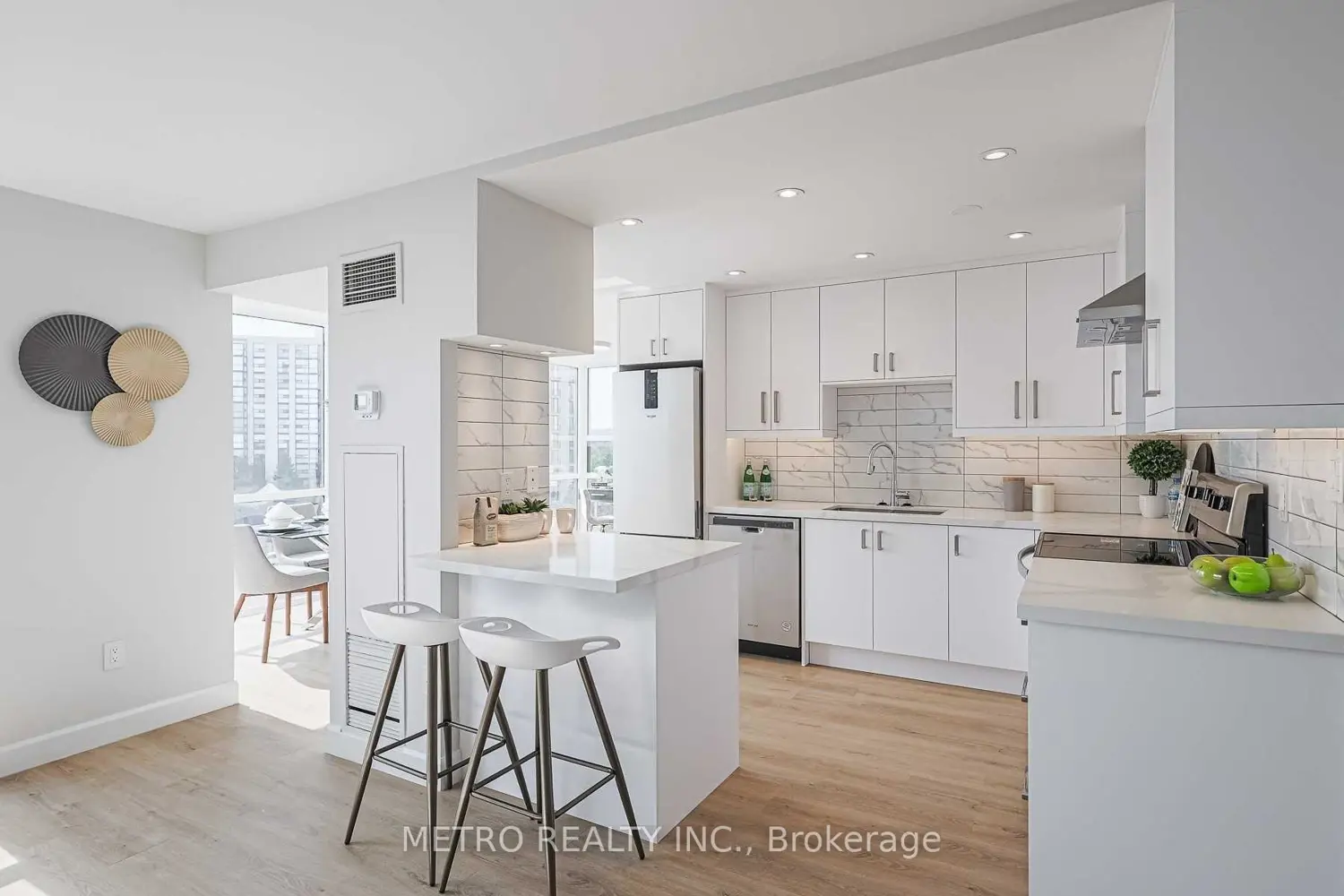 30 Harding Boulevard 706 photo 4