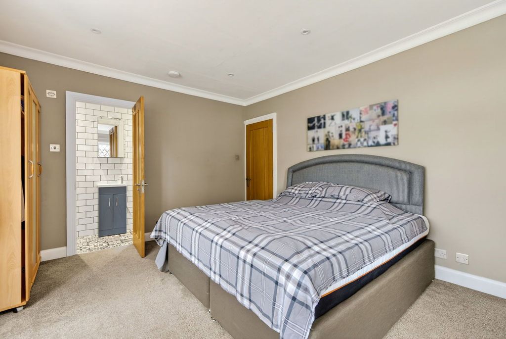 Additional image 25 of 6 bed detached house for saleWalkfield Drive, Epsom KT18