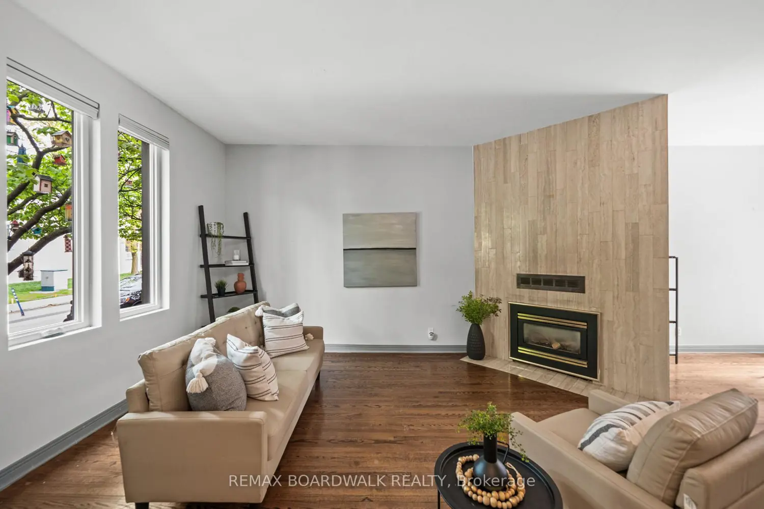 90 Stewart Street photo 4