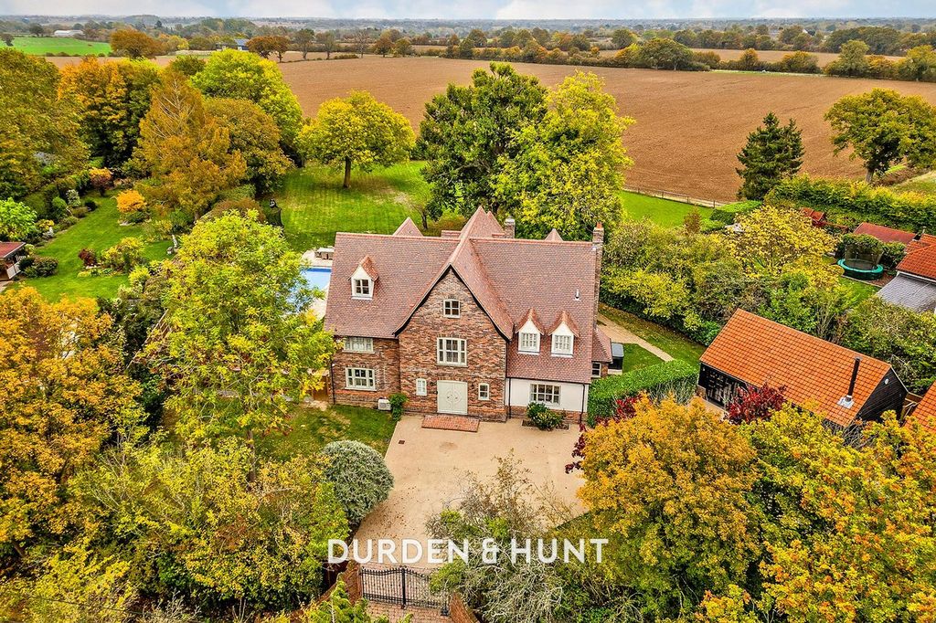 8 bed detached house for salePharisee Green, Dunmow CM6