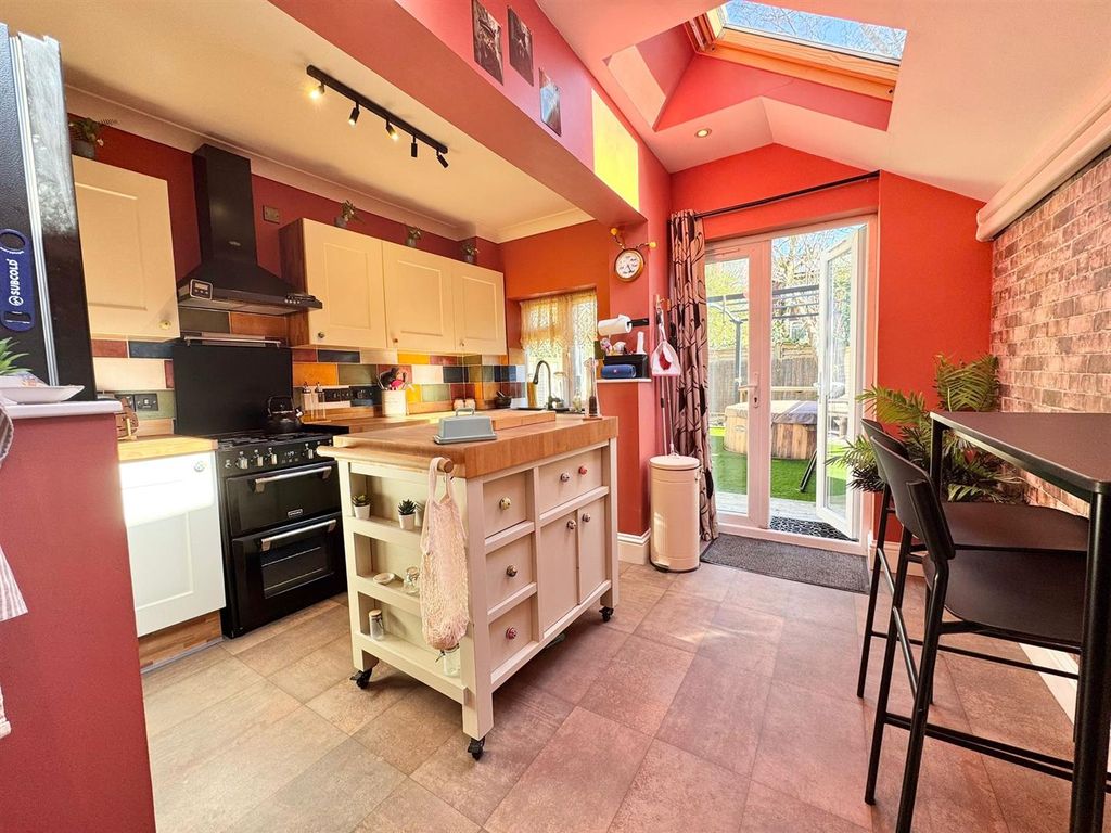 2 bed flat for saleWest Exe South, Tiverton EX16