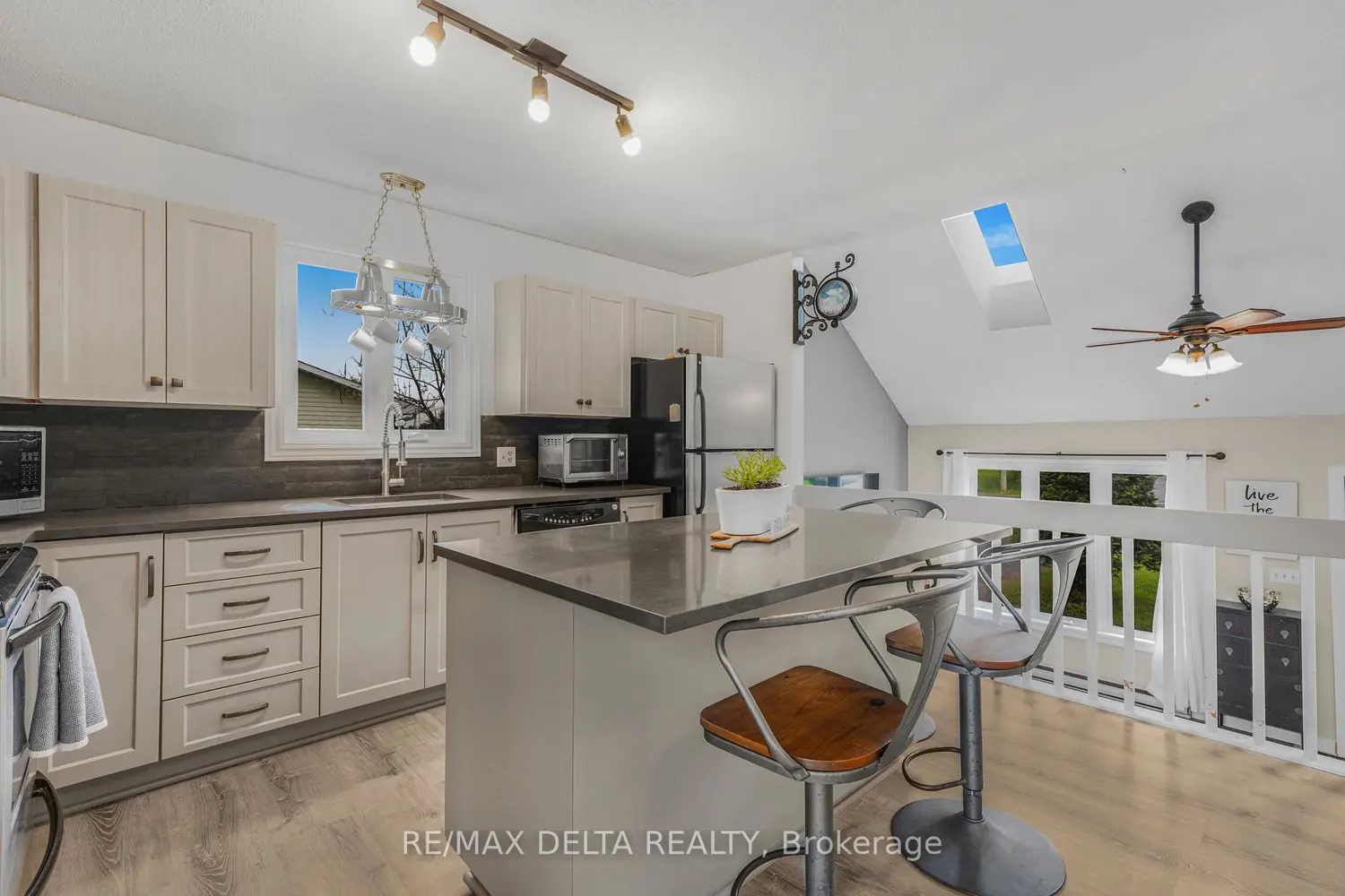 3057 Carriere Street photo 3