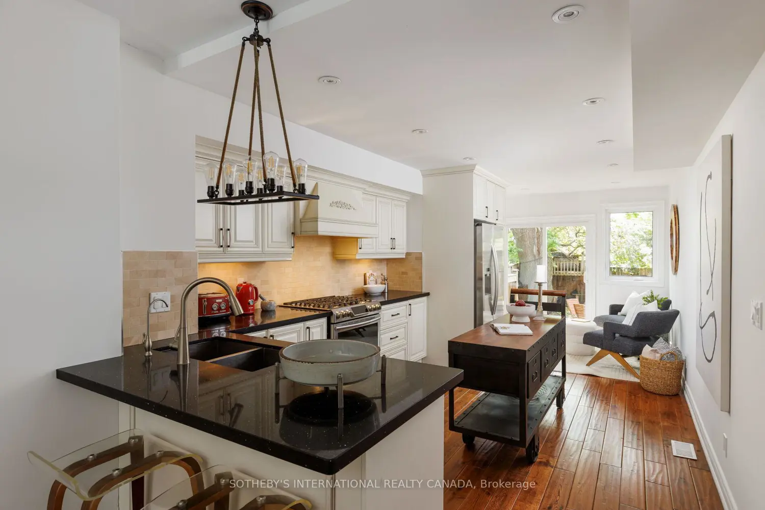 Additional image 7 of 866 1/2 Carlaw Avenue