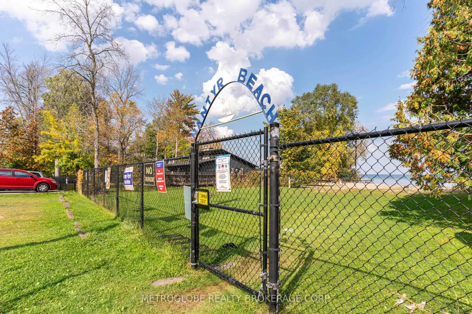 862 Kennedy Road photo 2
