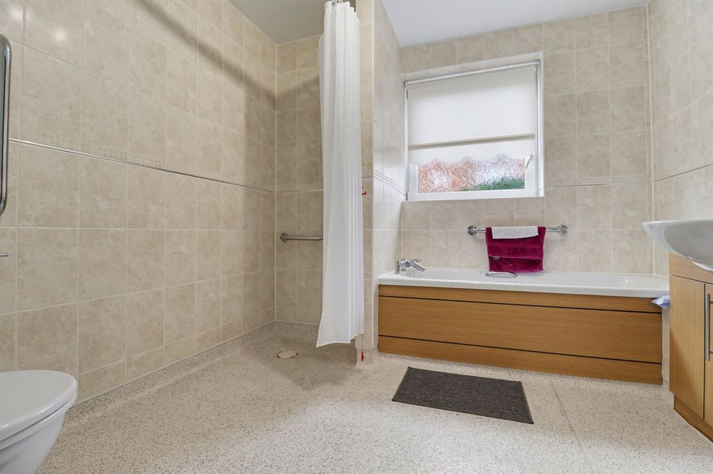Additional image 8 of 2 bed flat for saleSopwith Road, Eastleigh SO50