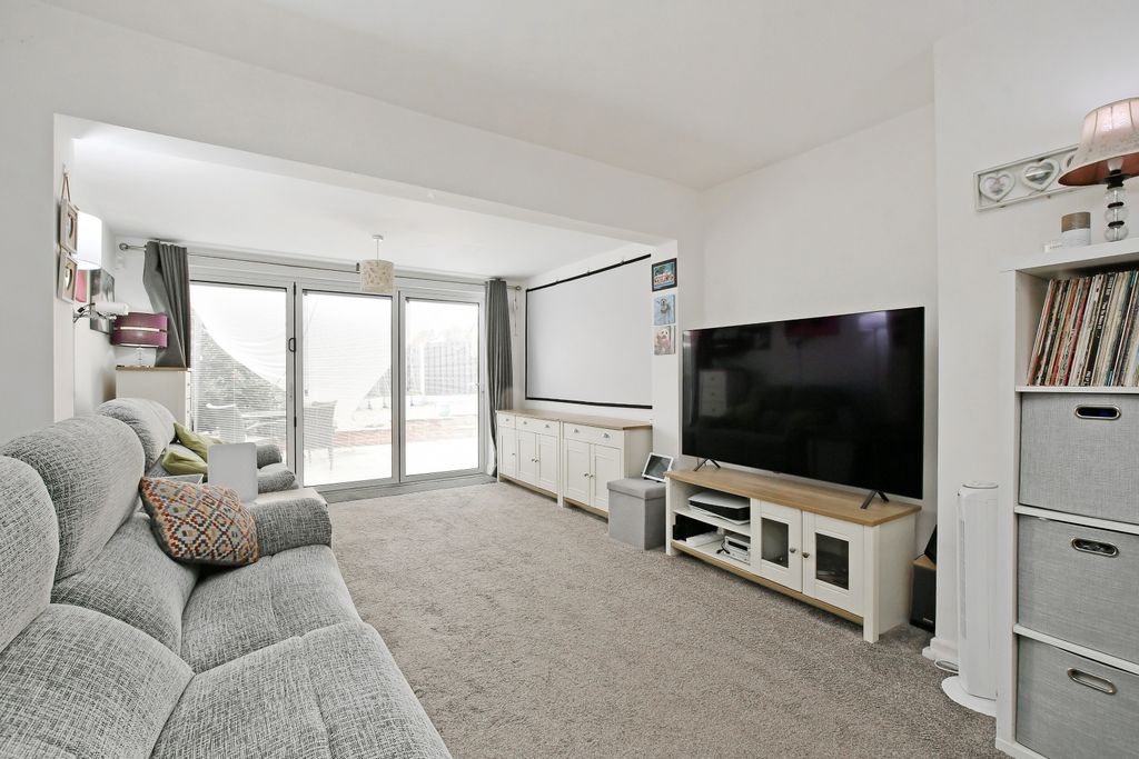 3 bed detached bungalow for salePaddock Way, Dronfield, Derbyshire S18 photo 3