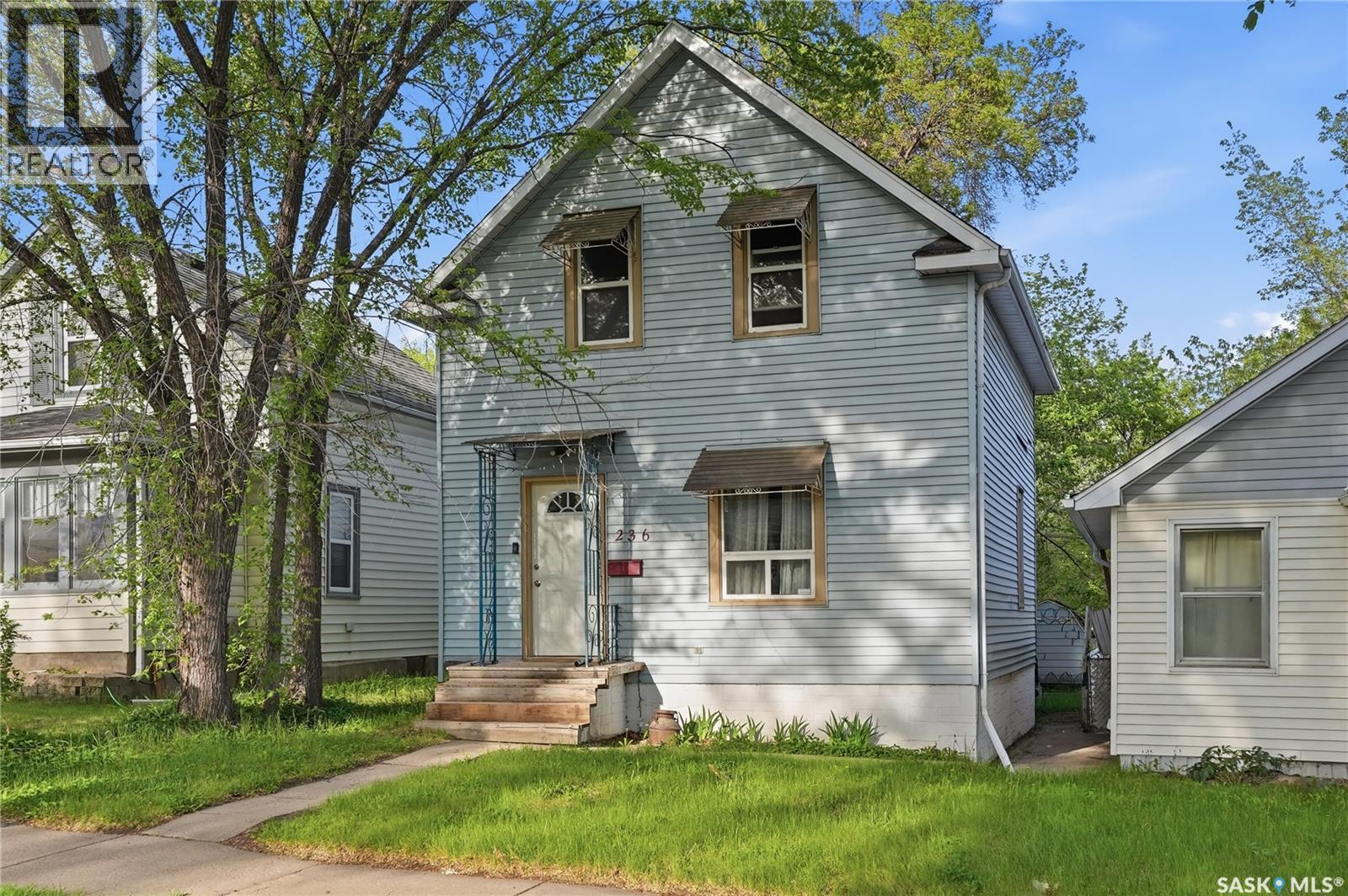 236 I AVENUE N