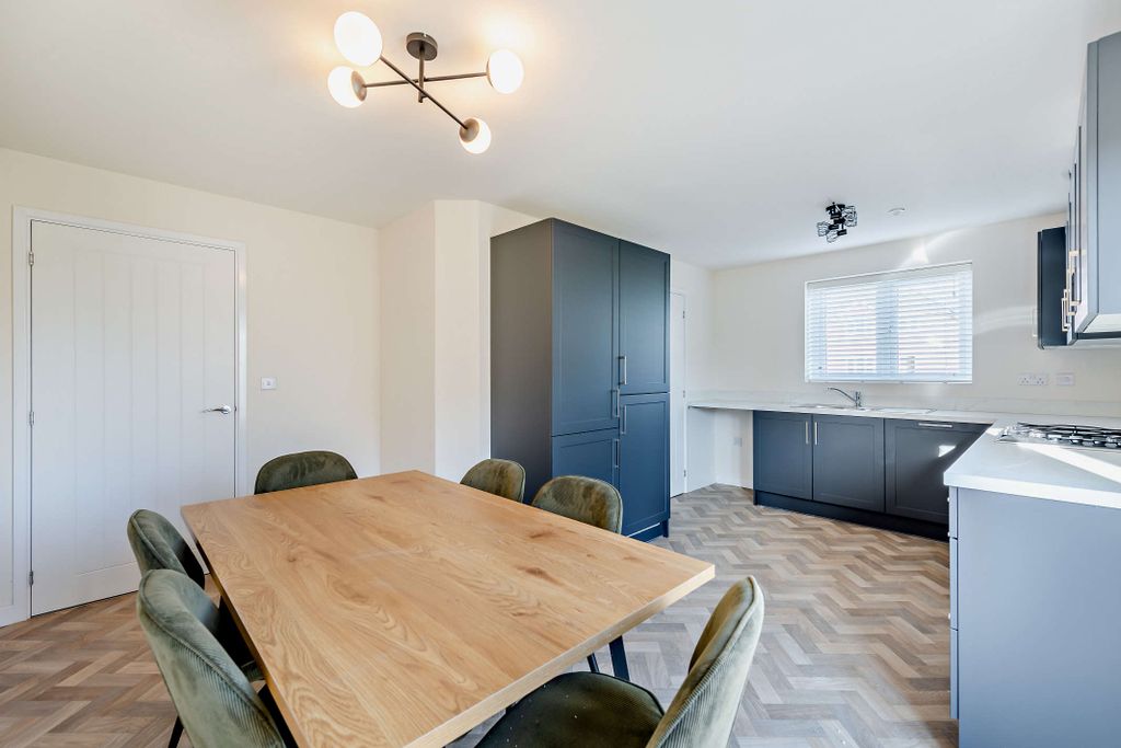 3 bed detached house for saleGarden City CH5