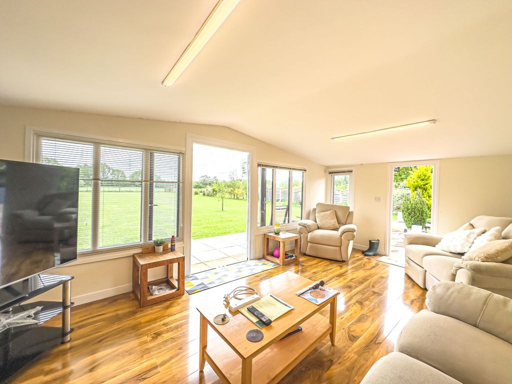 4 bed property for saleRidgeway Close, Great Sutton CH66 photo 2