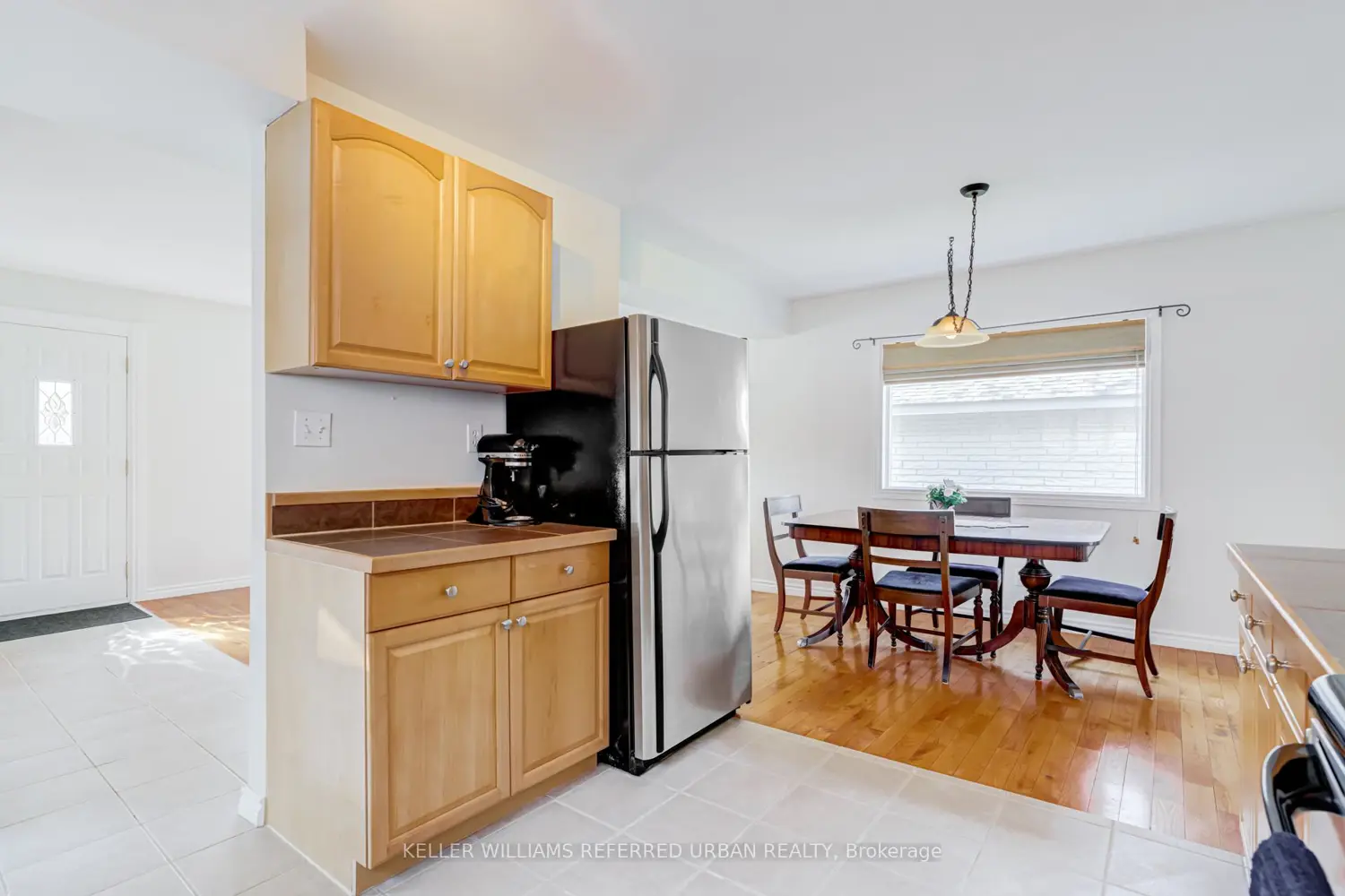 569 Masson Street photo 5