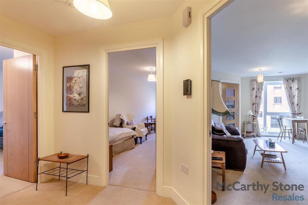 Additional image 13 of 2 bed flat for saleElliott Court, High Street North, Dunstable LU6
