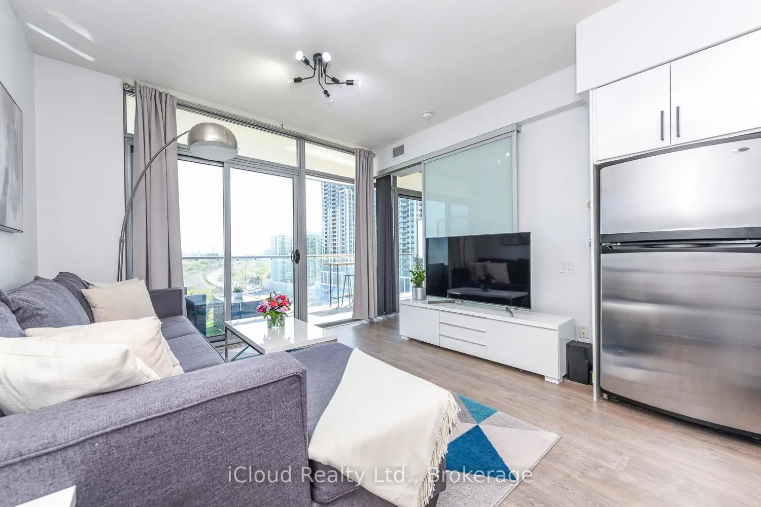 Additional image 3 of 103 The Queensway 1303