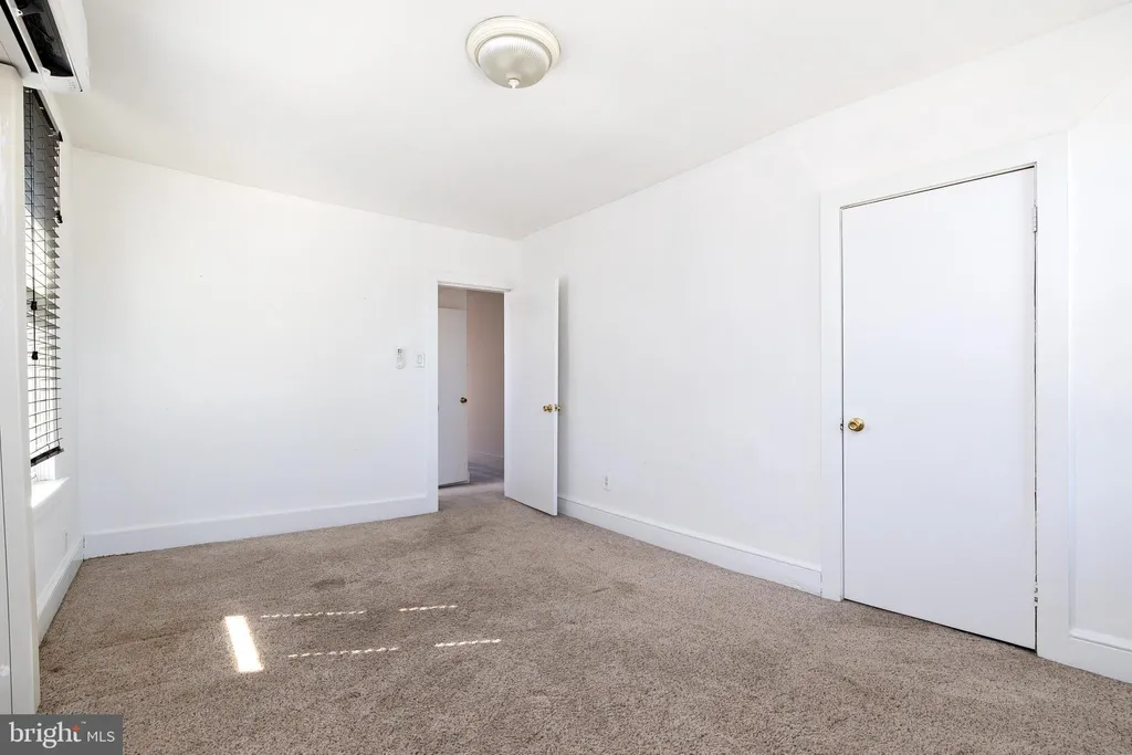 106 W Kings Highway, Mount Ephraim, NJ 08059