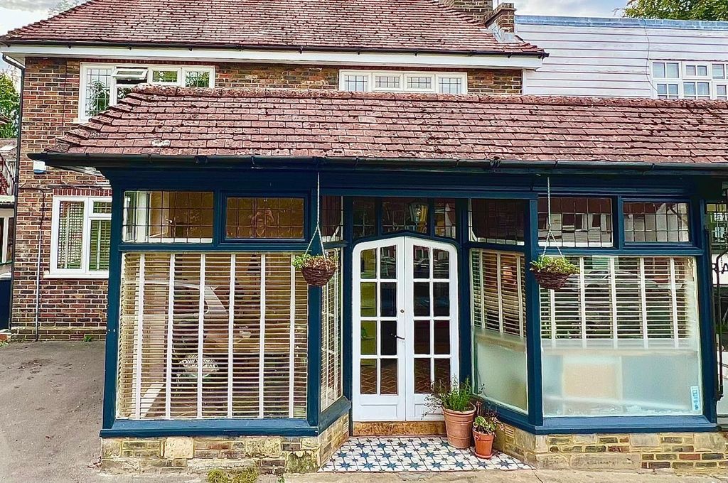 2 bed flat for saleGarden Flat, The Bield, Lewes Road, Forest Row RH18