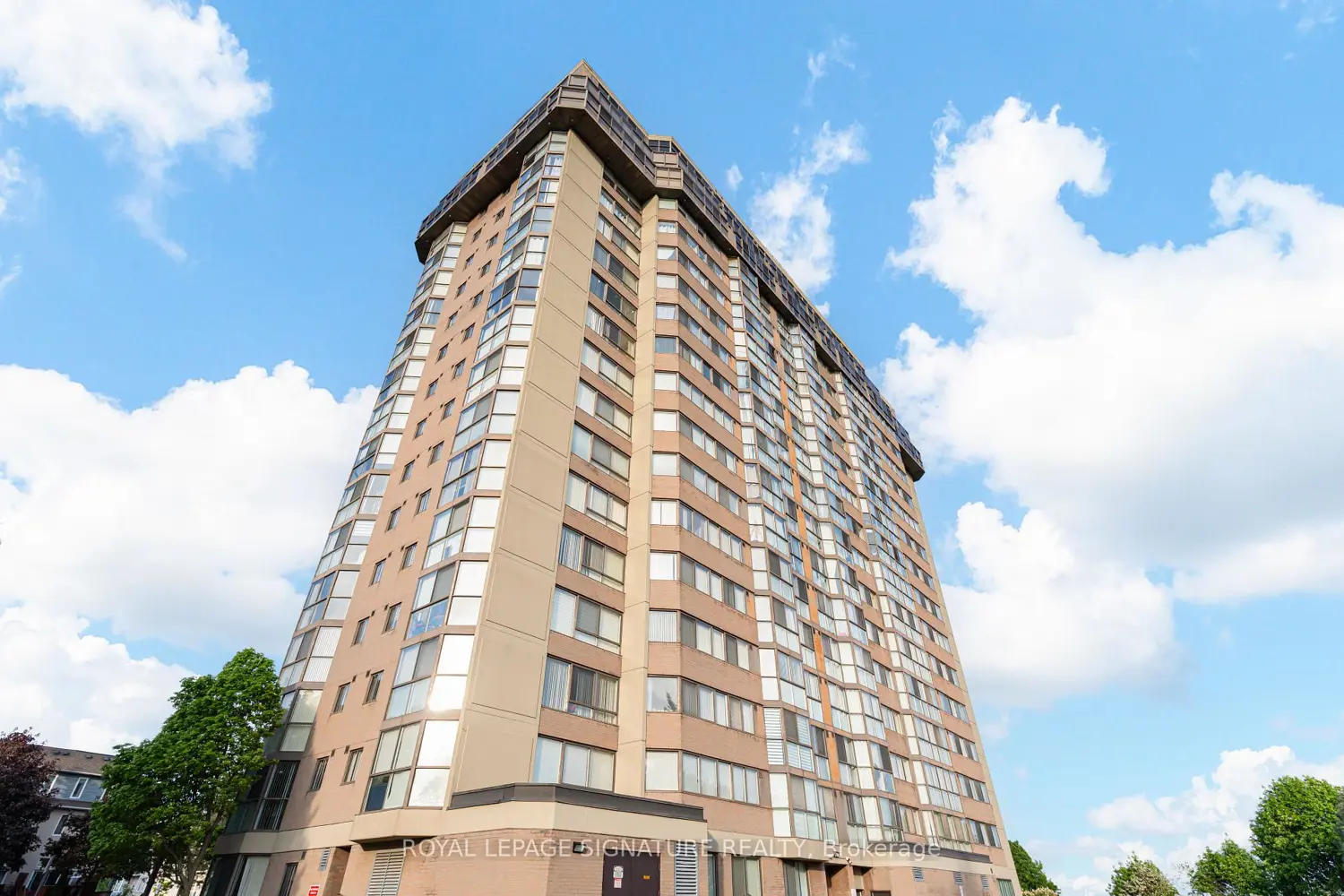 Additional image 18 of 880 Dundas Street 405