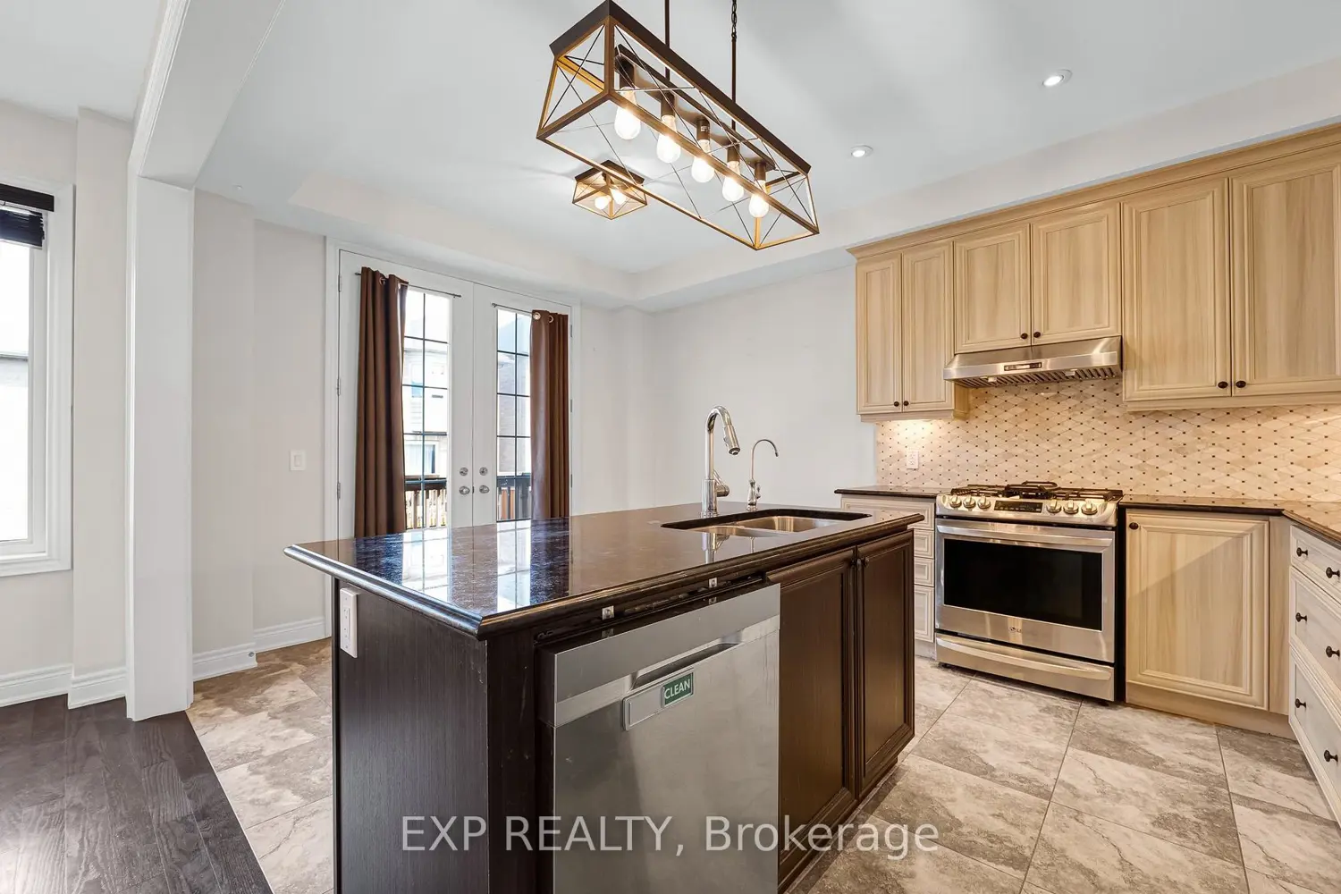 26 Mondial Crescent photo 4