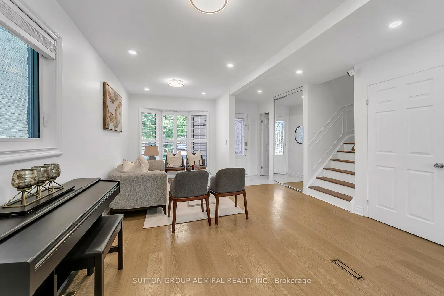 10 Park Lane Circle photo 4