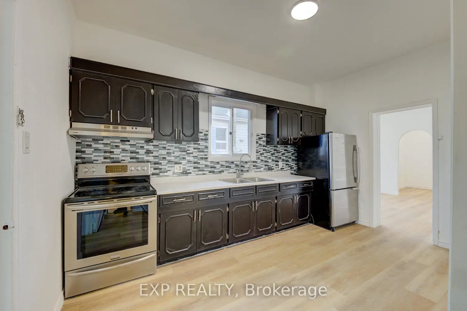 Additional image 11 of 524 Simcoe Street
