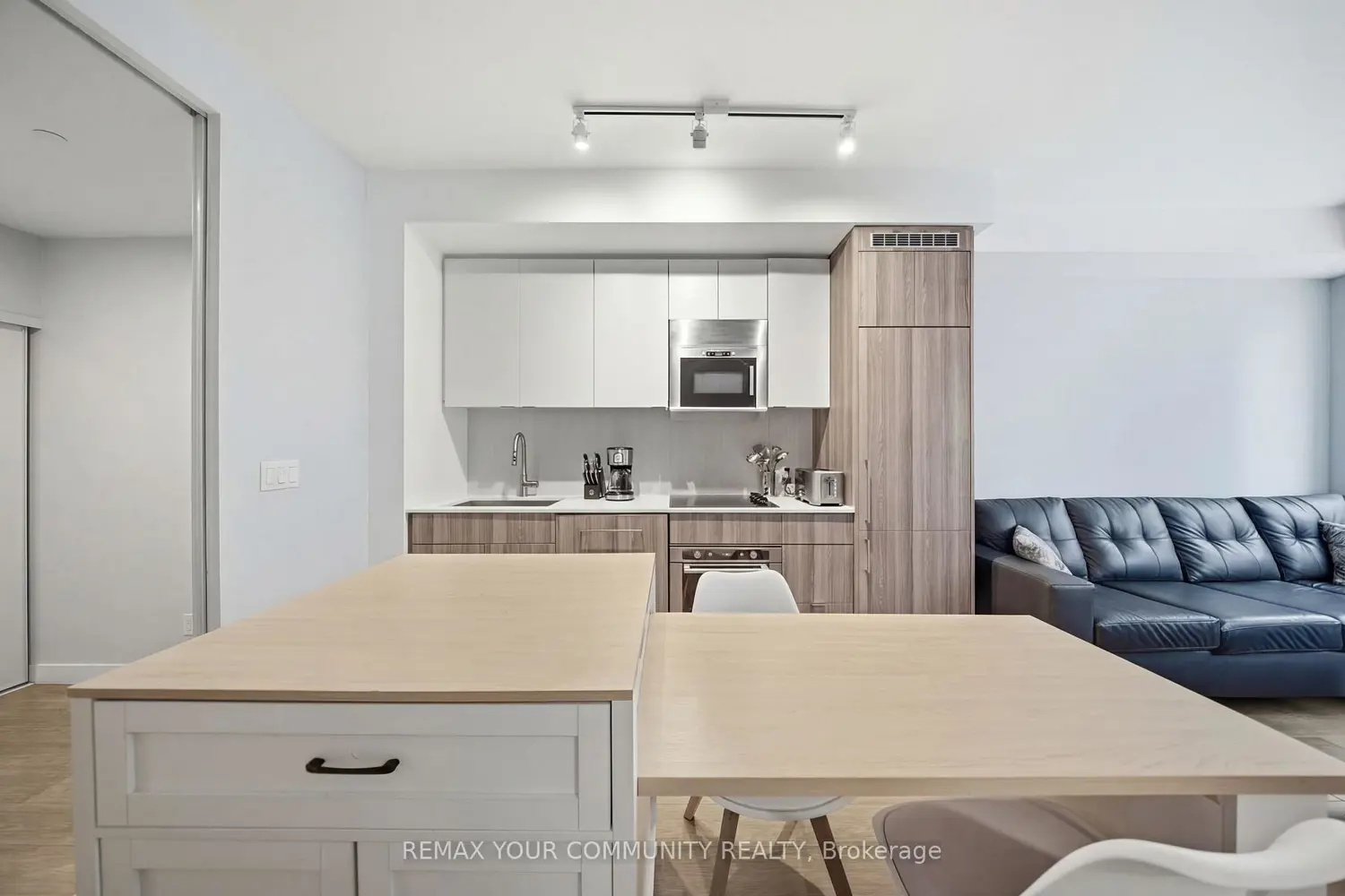 Additional image 4 of 840 St Clair Avenue 312