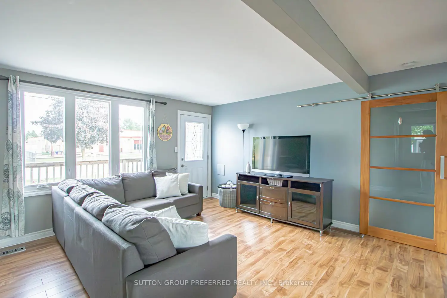 139 Keefer Street photo 4