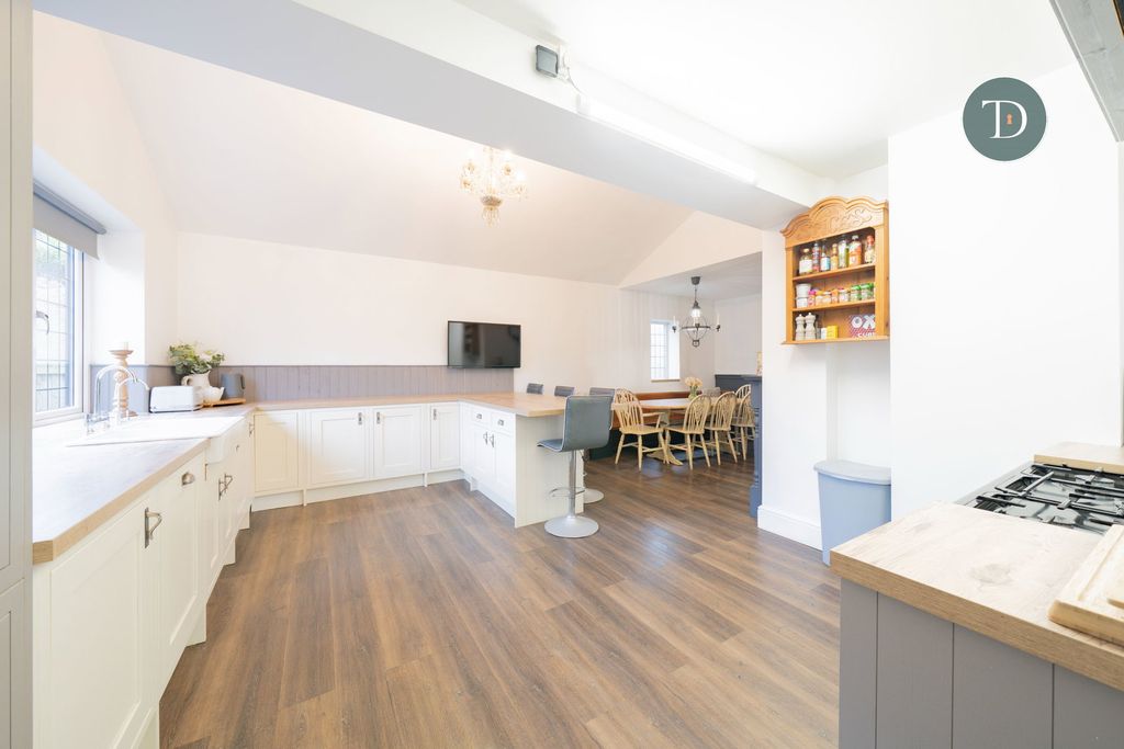 Additional image 4 of 5 bed detached house for saleChester Road, Great Sutton, Ellesmere Port CH66