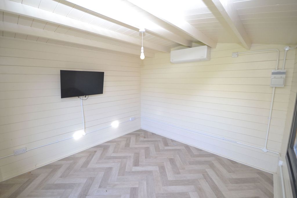 Additional image 19 of 4 bed semi-detached house for saleLancot Drive, Dunstable LU6