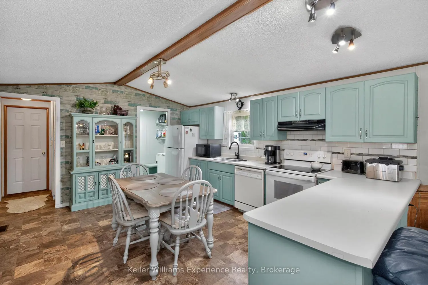 5411 Elliott Side Road 15 photo 3