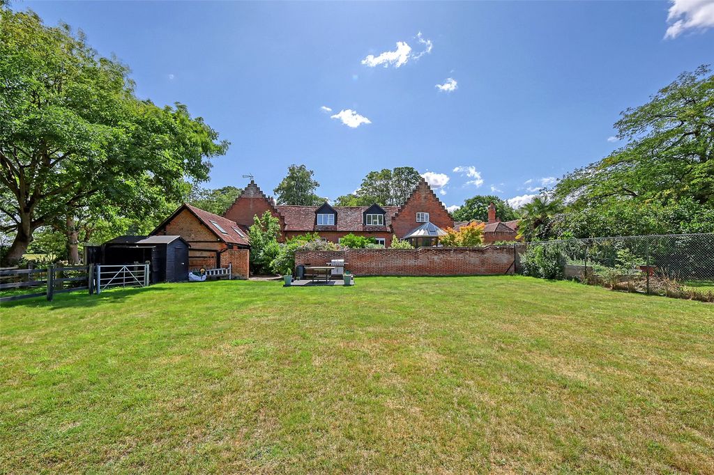 3 bed semi-detached house for saleDunmow, Essex CM6