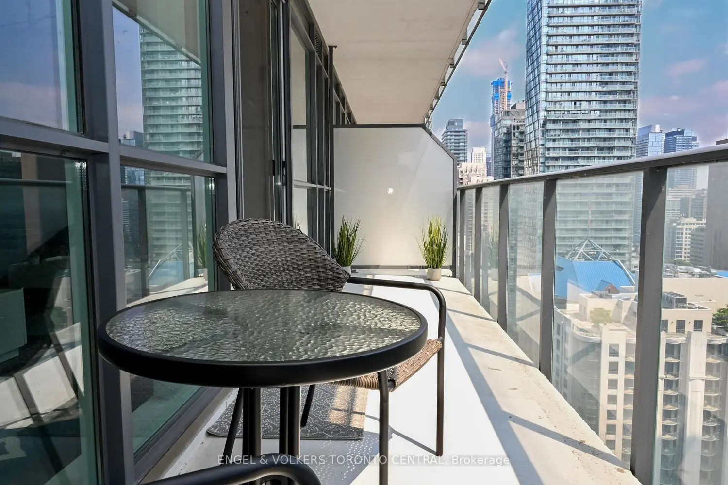 Additional image 14 of 770 Bay Street 2504