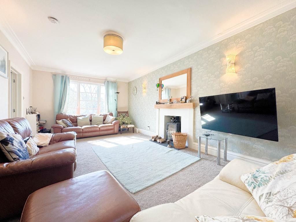 4 bed detached house for saleStation Road, Devizes, Wiltshire SN10 photo 2