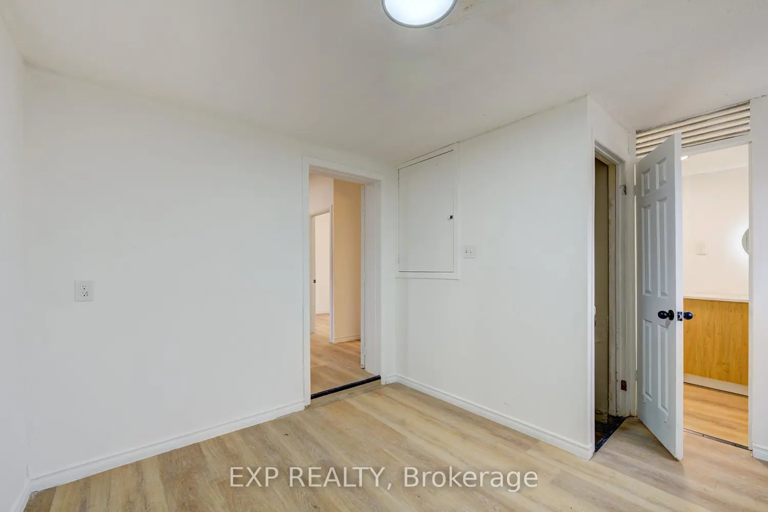 Additional image 10 of 524 Simcoe Street
