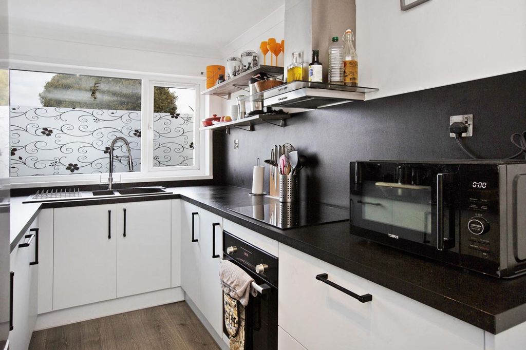 Additional image 3 of 2 bed flat for saleEast Cliff Road, Dawlish EX7