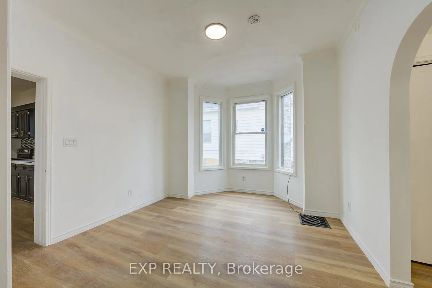 Additional image 15 of 524 Simcoe Street