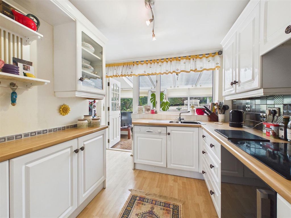 Additional image 3 of 3 bed detached house for saleSummerfield Road, Dronfield S18