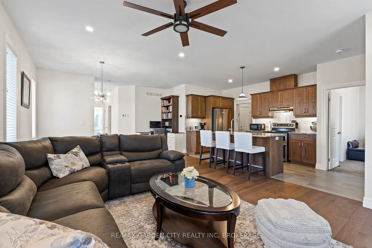 54 Borden Trail photo 5