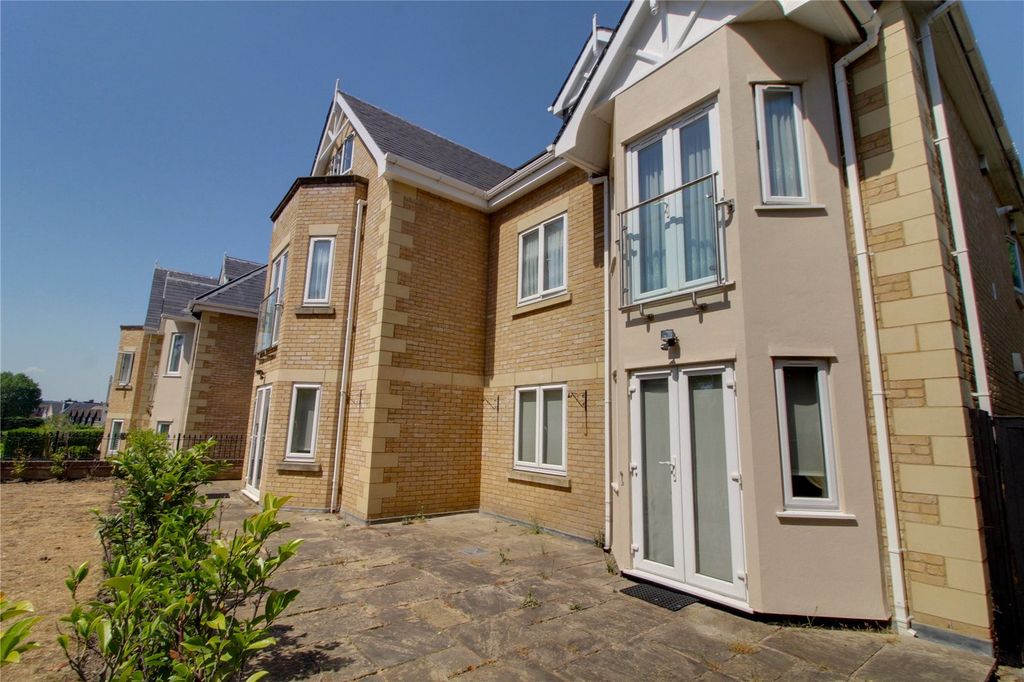 2 bed flat for saleSlades Hill, Enfield, Middlesex EN2 photo 2