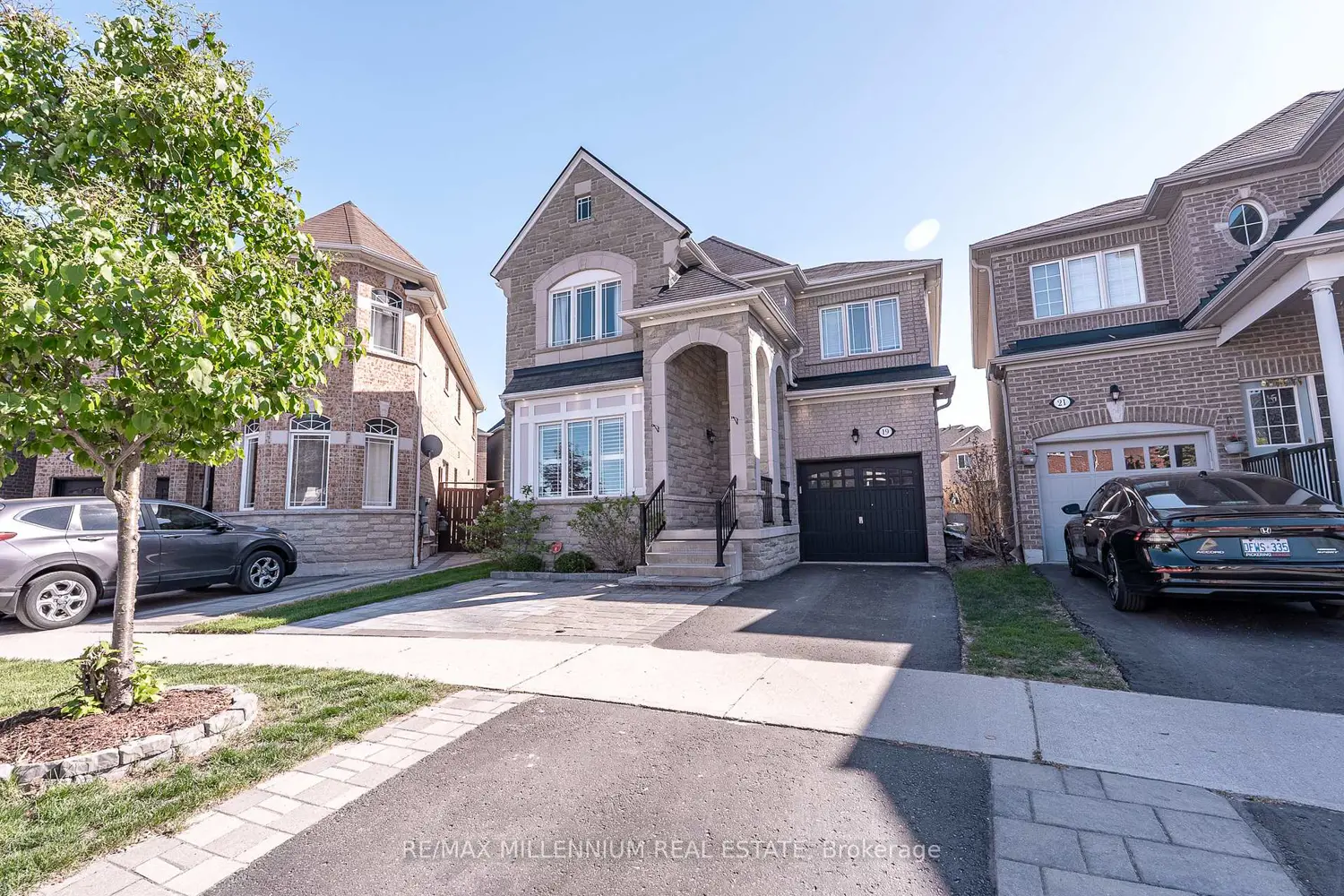 19 Bellotti Crescent photo 3