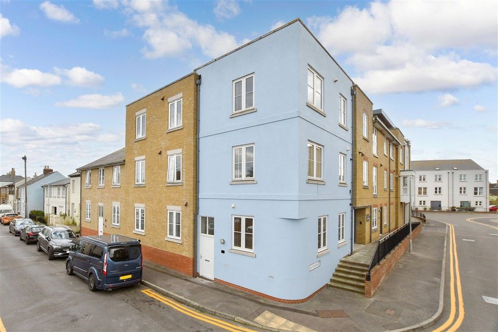 2 bed flat for saleCannon Street, Deal, Kent CT14
